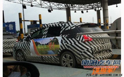 国产雪铁龙C4三厢与标致3008谍照曝光 汽车之家