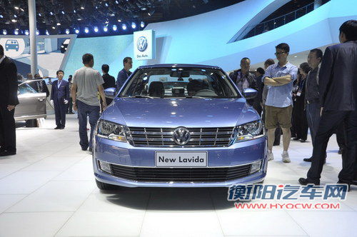 新朗逸的前脸酷似帕萨特