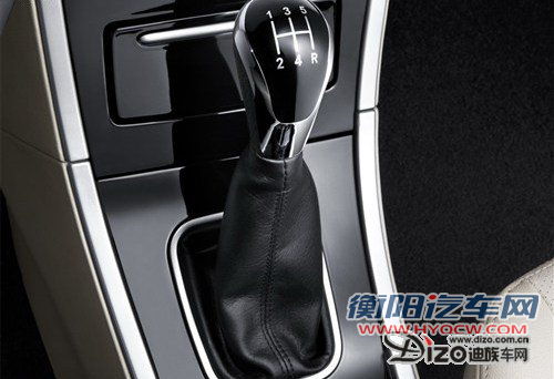 动力方面，英伦SC3搭载的是1.3L发动机，最大输出功率86马力，最大扭矩110N&middot;m，传动部分，其匹配的是5速手动变速箱。