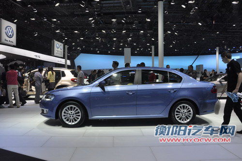 新朗逸侧身腰线明显上移