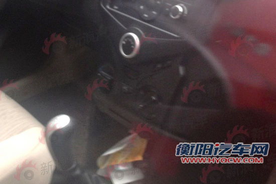 空调控制区的造型不错，但布局稍欠合理