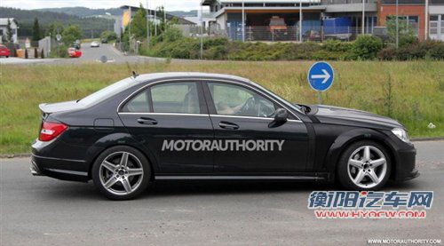 功率超500马力 曝奔驰全新C 63 AMG谍照