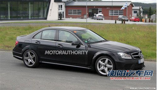 功率超500马力 曝奔驰全新C 63 AMG谍照