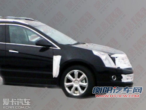 搭载3.6L发动机 曝改款凯迪拉克SRX谍照