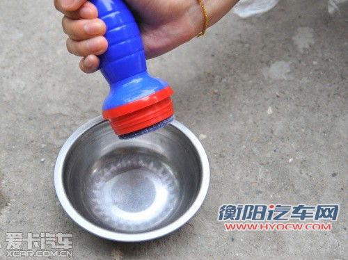 涂抹方式找不同 实测雨敌使用效果
