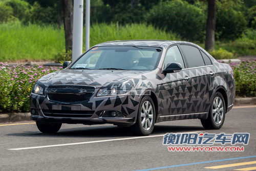 前保险杠采用了仿似迈锐宝的设计