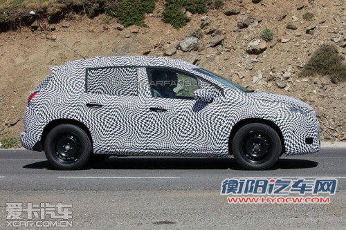 2013款标致2008谍照