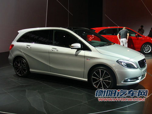 奔驰全新B级上市 售价27.9-32.8万元