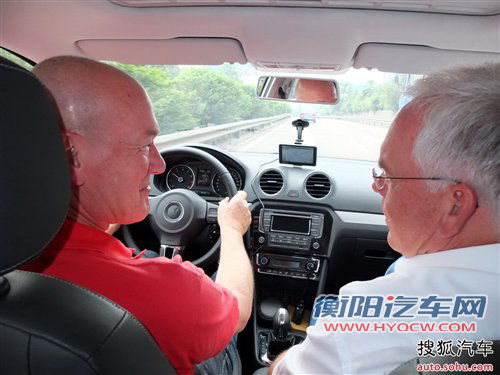 风格偏向年轻化 全新捷达内饰首次曝光 汽车之家