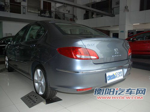 东风标致  标致408 2.0 MT 车辆左后45度视角