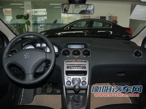 东风标致  标致408 2.0 MT 中控台整体