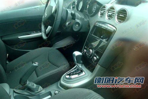 升级为六速变速箱 标致改款408谍照曝光