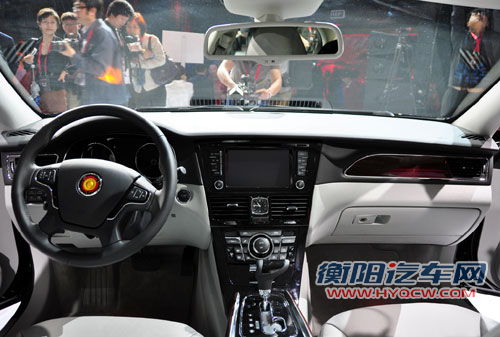 2012款红旗H7内饰