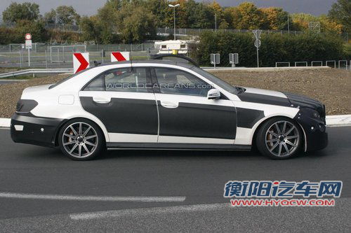 奔驰E63 AMG改款谍照 明年发布/V8引擎