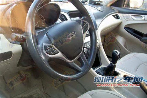 定位高于A3 奇瑞M16最新内饰谍照曝光 汽车之家