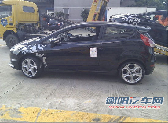 或配1.6T+6MT 嘉年华ST三门版谍照曝光