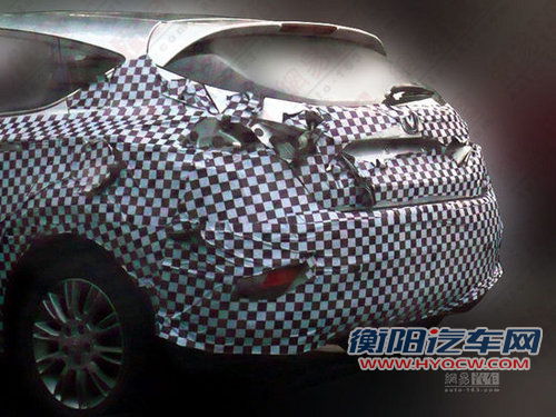 1.5T+6AT/或明年上市 长安逸动两厢谍照