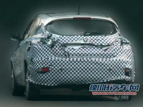 1.5T+6AT/或明年上市 长安逸动两厢谍照