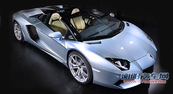 Aventador LP 700-4 Roadster亮相