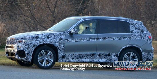 日前，宝马全新一代X5（代号F15）的轻度伪装谍照被曝光出来，其中包括了M-Pack套件版以及普通版车型，更多的外观设计细节浮出水面
