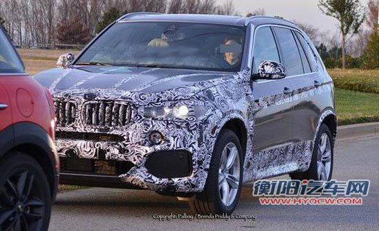 日前，宝马全新一代X5（代号F15）的轻度伪装谍照被曝光出来，其中包括了M-Pack套件版以及普通版车型，更多的外观设计细节浮出水面