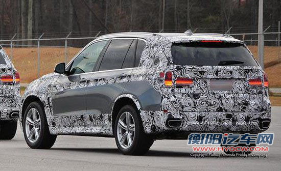 日前，宝马全新一代X5（代号F15）的轻度伪装谍照被曝光出来，其中包括了M-Pack套件版以及普通版车型，更多的外观设计细节浮出水面