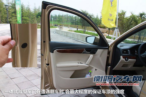 兄弟之间“不差钱” 全新宝来PK新朗逸
