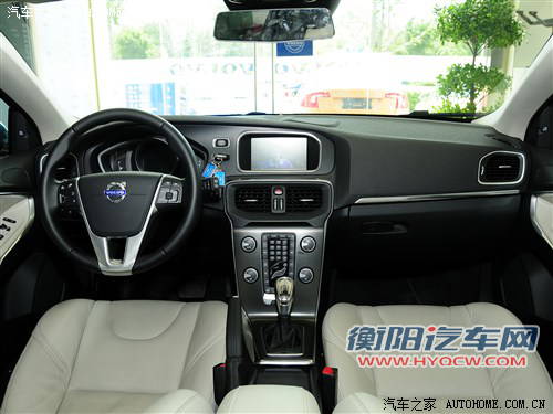 沃尔沃沃尔沃(进口)沃尔沃V402013款 基本型