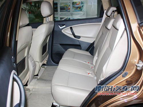 吉利英伦  英伦SX7 2.0L MT 第二排座椅正视图