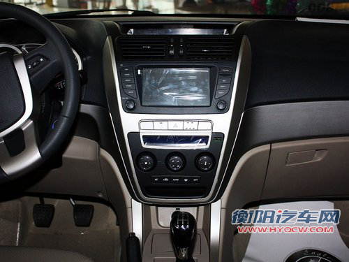 吉利英伦  英伦SX7 2.0L MT 中控仪表台总特写