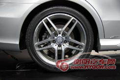 2014款奔驰E级四门轿车版