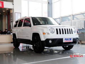 JeepJeep自由客2013款 2.4 炫黑运动版