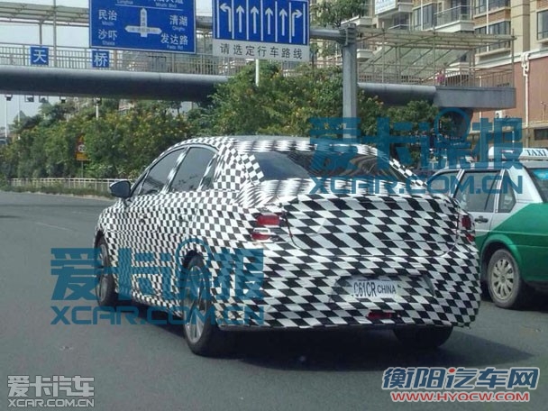 DS三厢版车型独家谍照