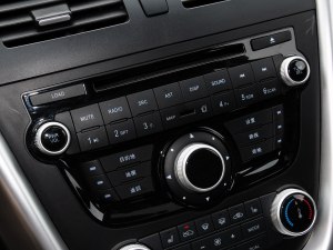 奔腾一汽奔腾奔腾X802013款 2.3L 自动旗舰型