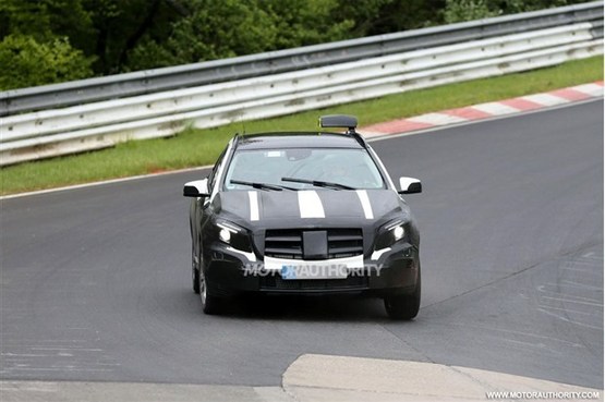 全新奔驰GLA量产版谍照曝光 或9月发布 