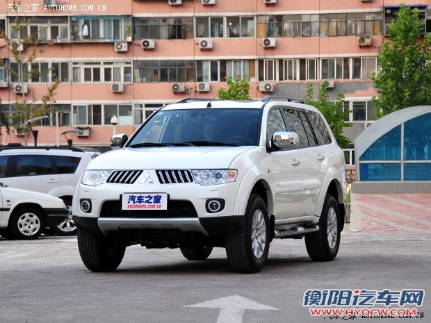 三菱三菱(进口)帕杰罗·劲畅(进口)2011款 3.0L 豪华导航版