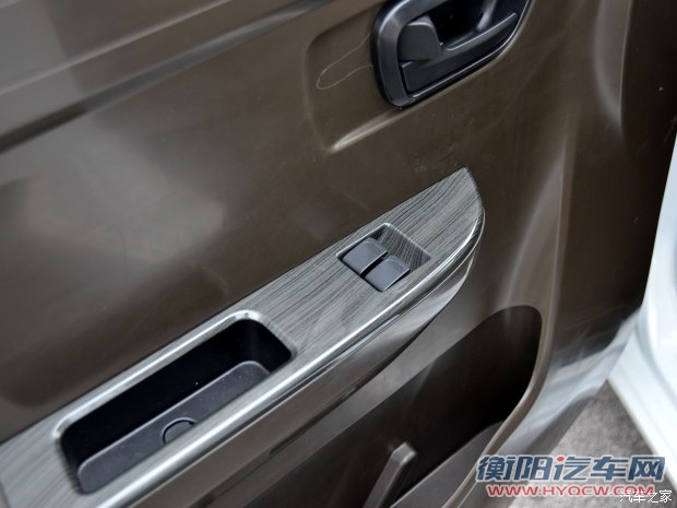 上汽通用五菱 五菱宏光V 2015款 1.5L基本型