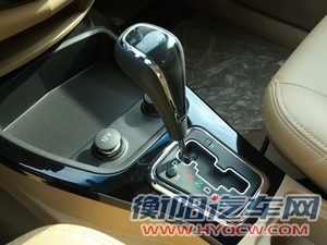 上汽通用五菱 五菱宏光 2014款 1.5L自动豪华型L2B